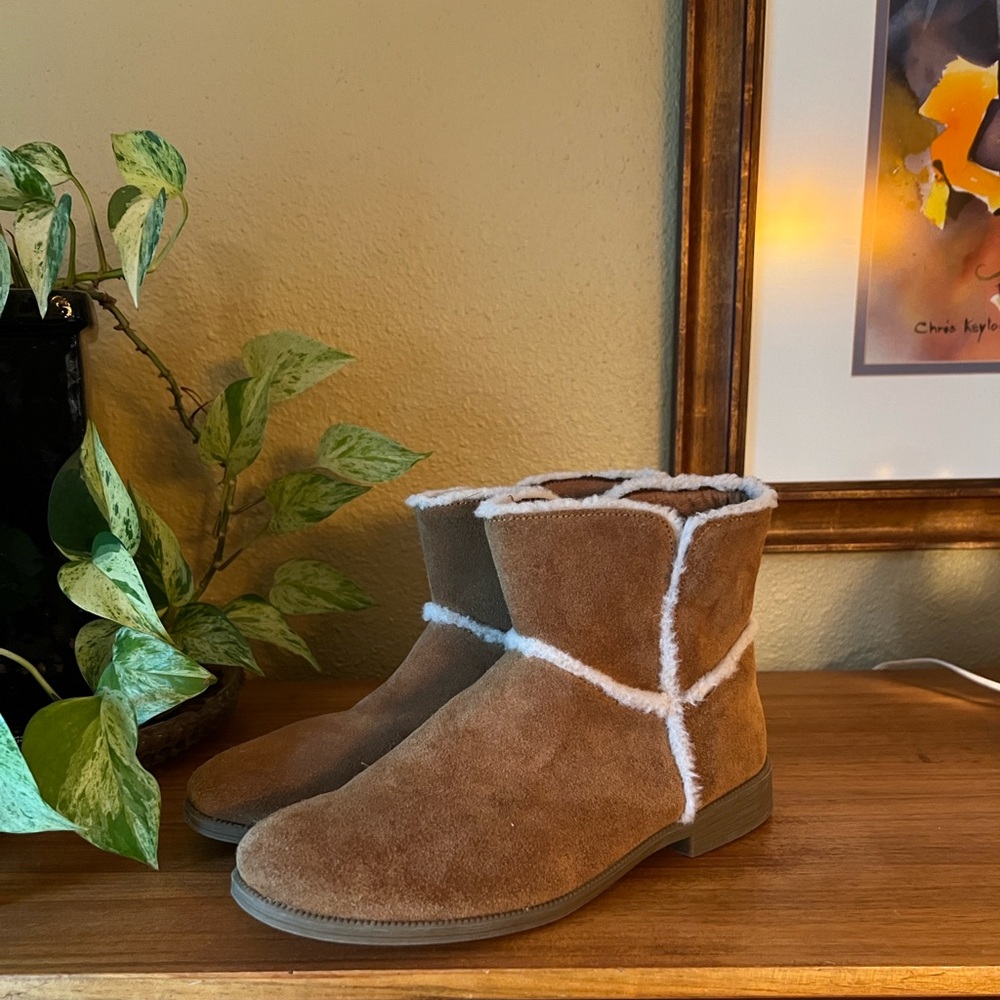 EUC Ugg Colette‎ Boot Youth 5 Women’s 7